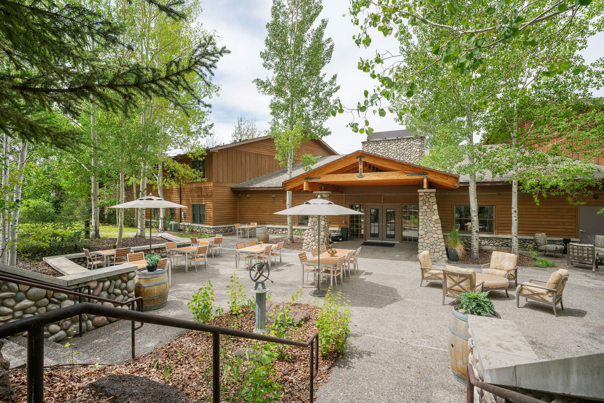 Legacy Lodge landscaped courtyard and outdoor gathering area